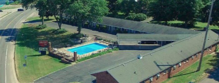 Motel Bear Lake (Bella Vista Lodge, Bella Vista Motor Lodge) - Web Listing (newer photo)